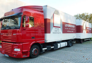 Roter LKW Firma Leyendecker