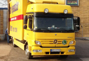 Gelber LKW Firma Leyendecker